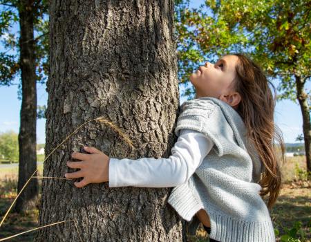 girl with tree by Vendi